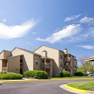 Shenandoah crossing apartment exterior